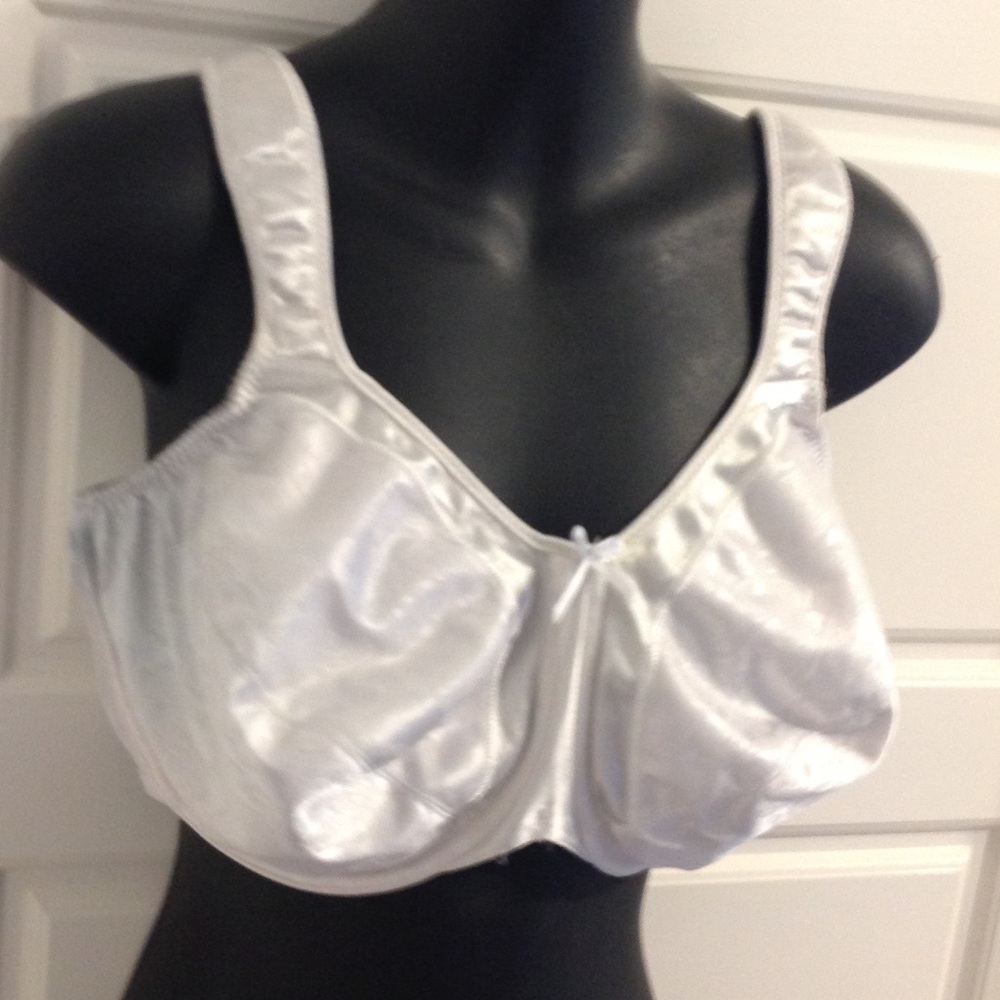20/$20 BRA 38DDD
